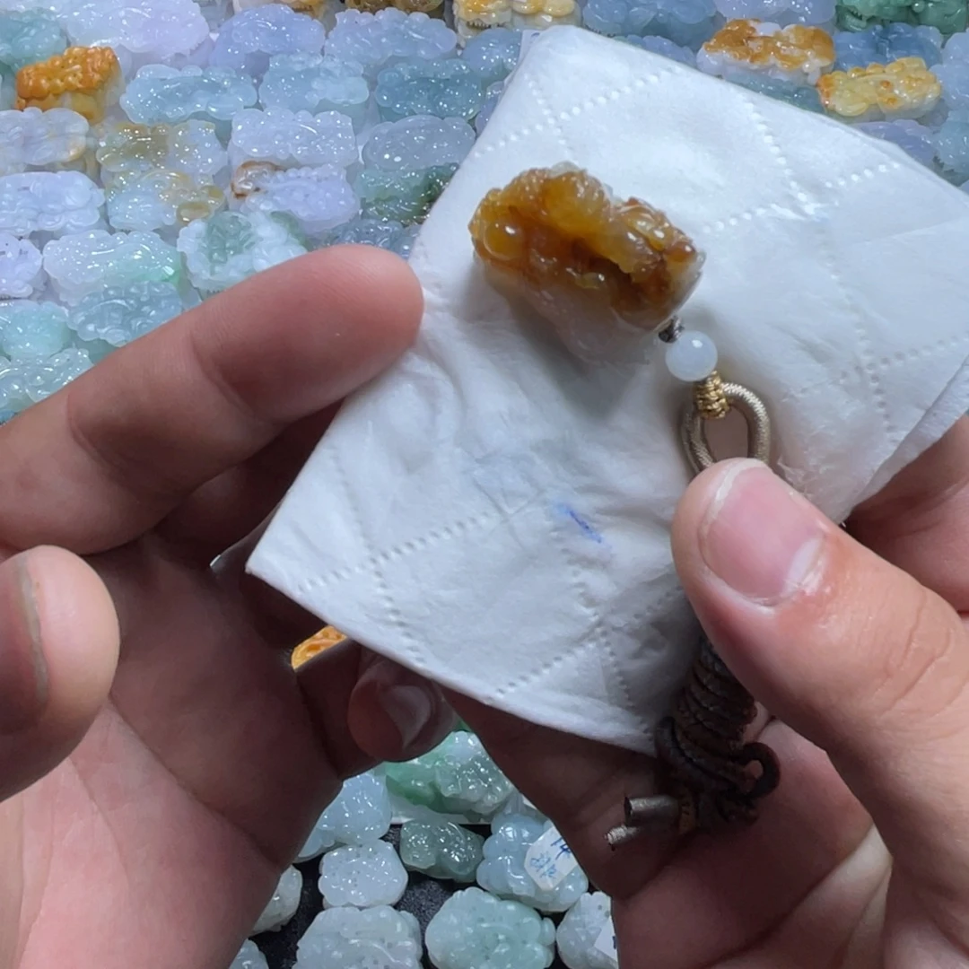 颈饰未镶嵌翡翠天然