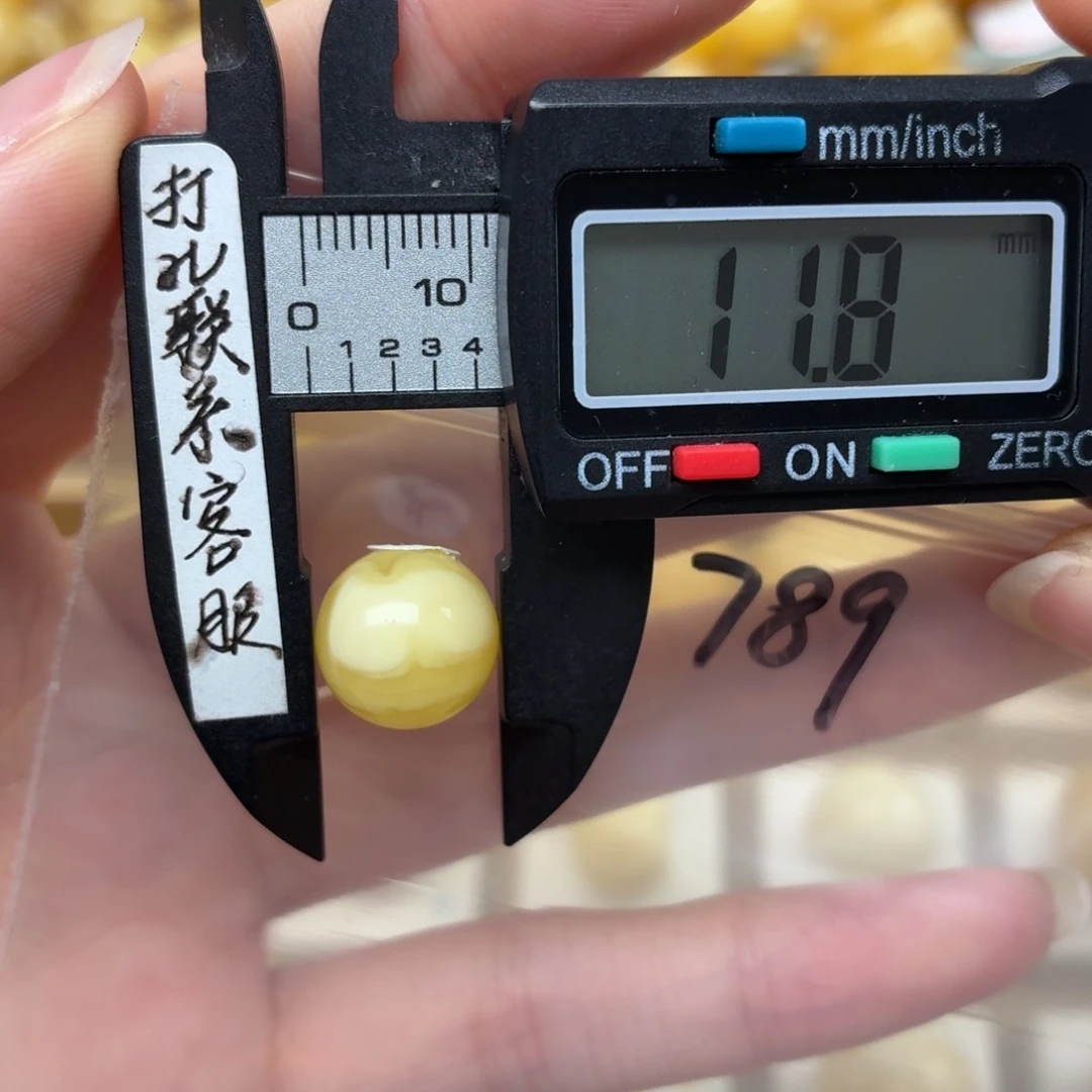 看***果裸石蜜蜡未镶嵌蜜蜡