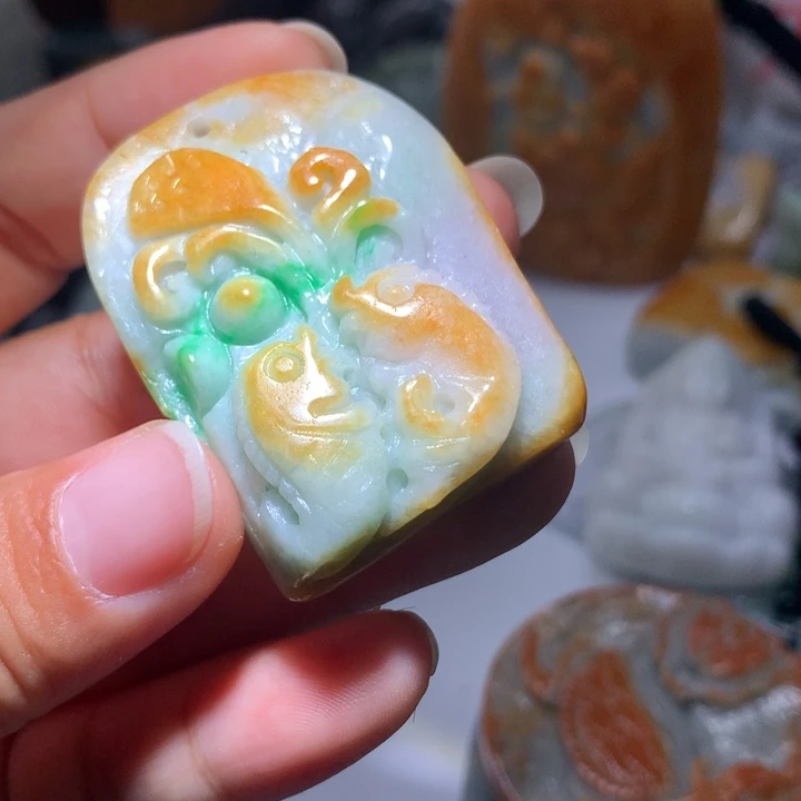 翡翠未镶嵌颈饰保真天然A货翡翠