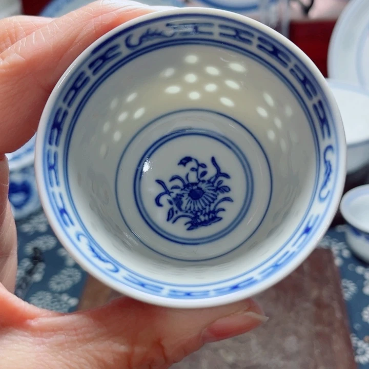 青花玲珑兰花二缸中玩玉底款