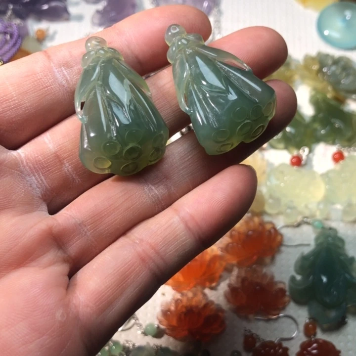 蛇纹石玉未镶嵌耳坠