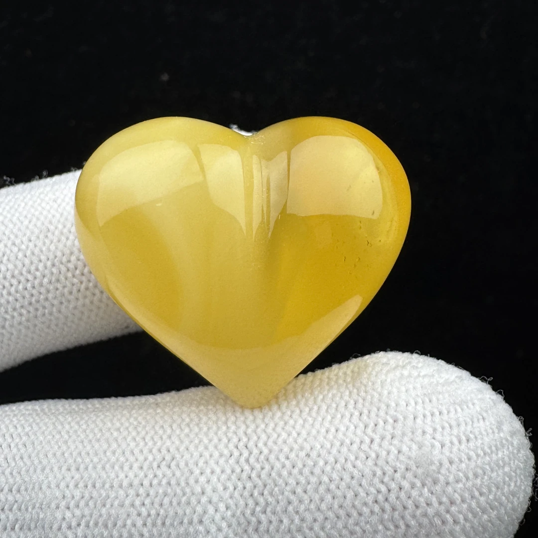 M4093 天然蜜蜡 雕刻爱心 29.8*25.9*19.6mm支持鉴定 假一罚四