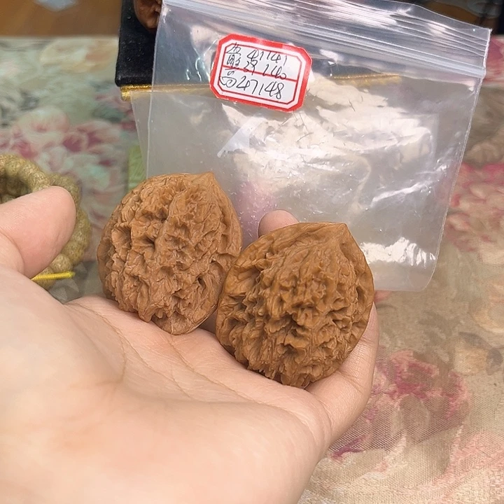 文玩核桃吊坠大刺