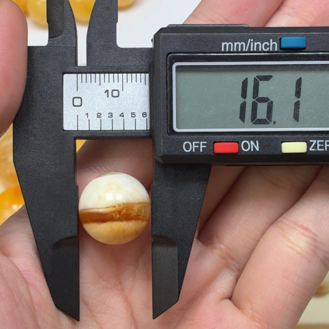 琥珀未镶嵌颈饰乌料沁色橘红一线溶洞单珠16mm