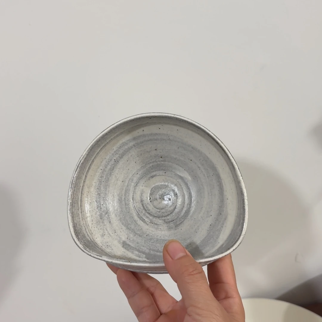 陶纯手工灰白半圆小碗