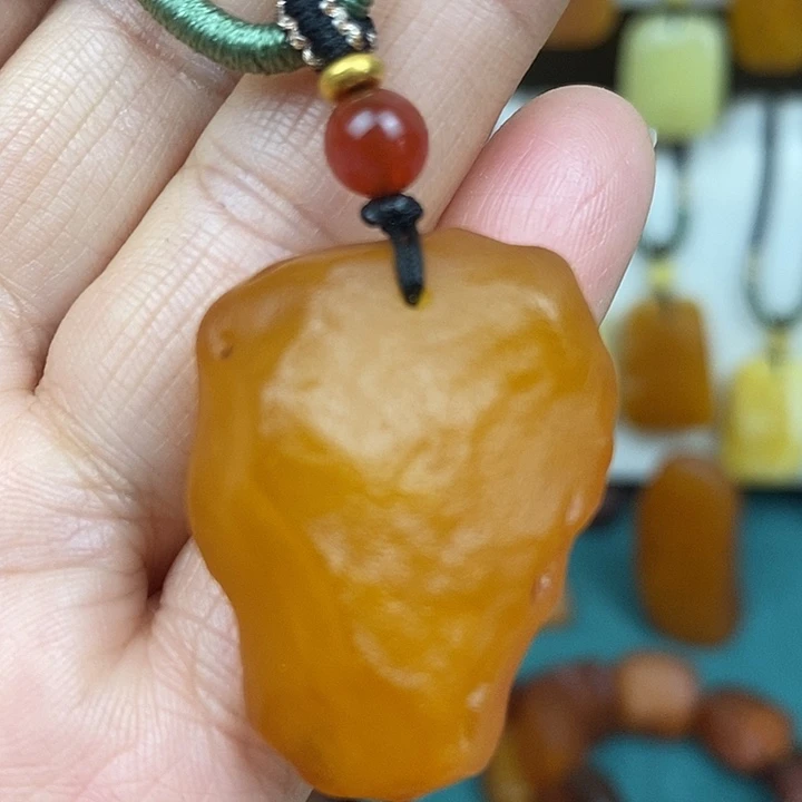 琥珀未镶嵌颈饰吊坠