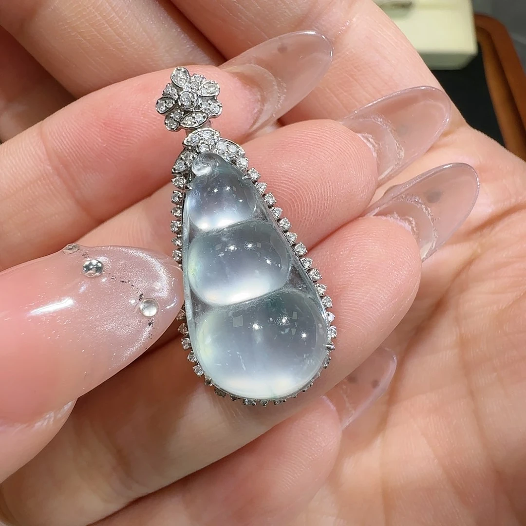 【闪购商品】颈饰18K金镶嵌翡翠