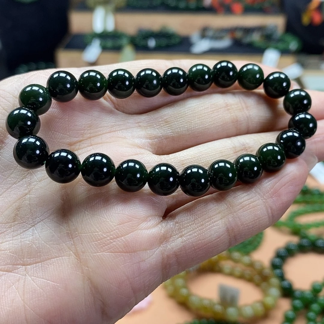 颈饰未镶嵌和田玉（碧玉）