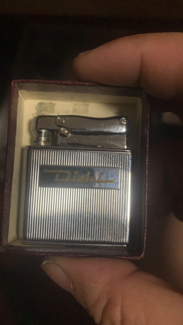 如图古董煤油打火机