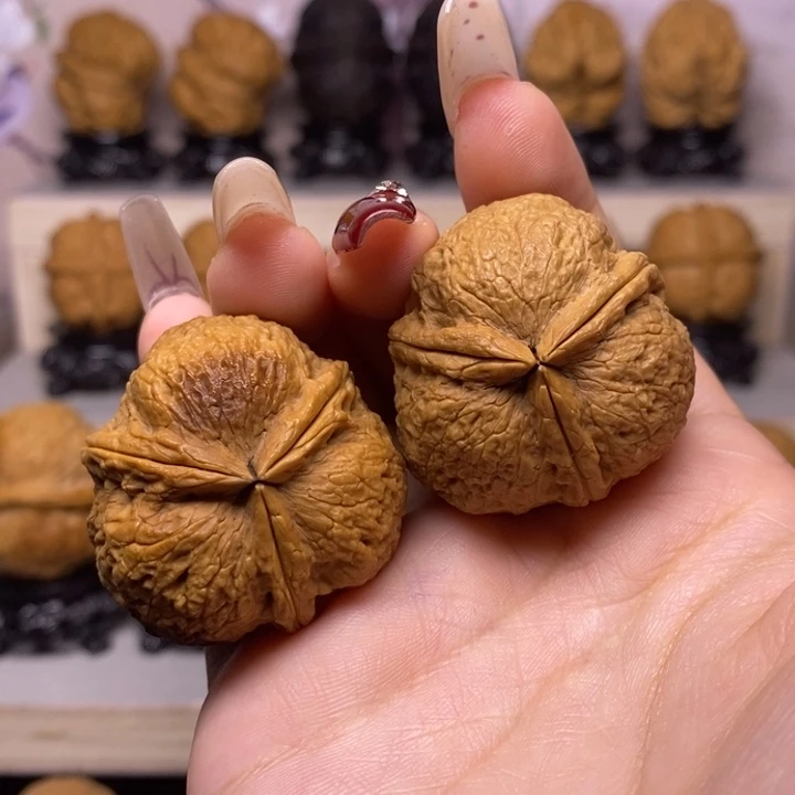 文玩核桃把件24Y—小三圆三棱36尺33克