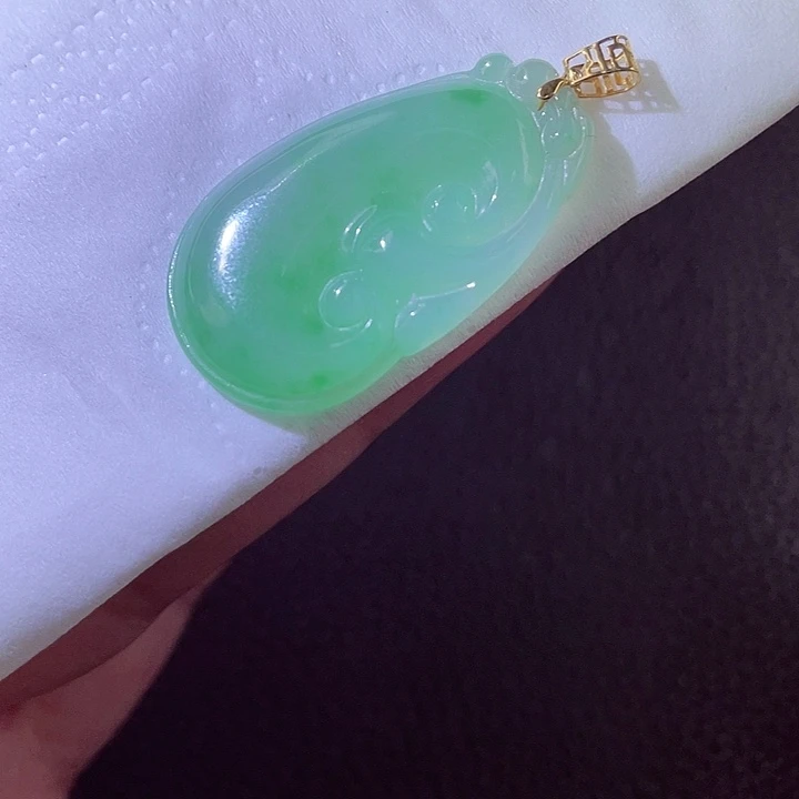 翡翠18K金镶嵌颈饰翡翠