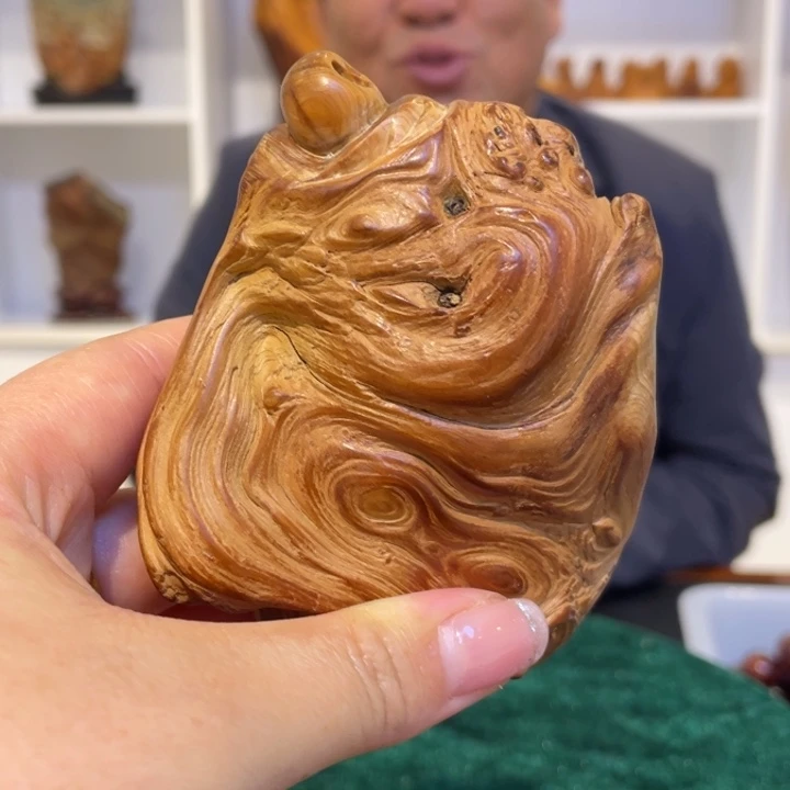 胡***郭柏木（崖柏）随型手把件
