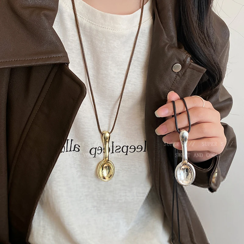 钛钢皮质项链 王鹤棣同款勺子吊坠项链韩系长款高级感毛衣链C109