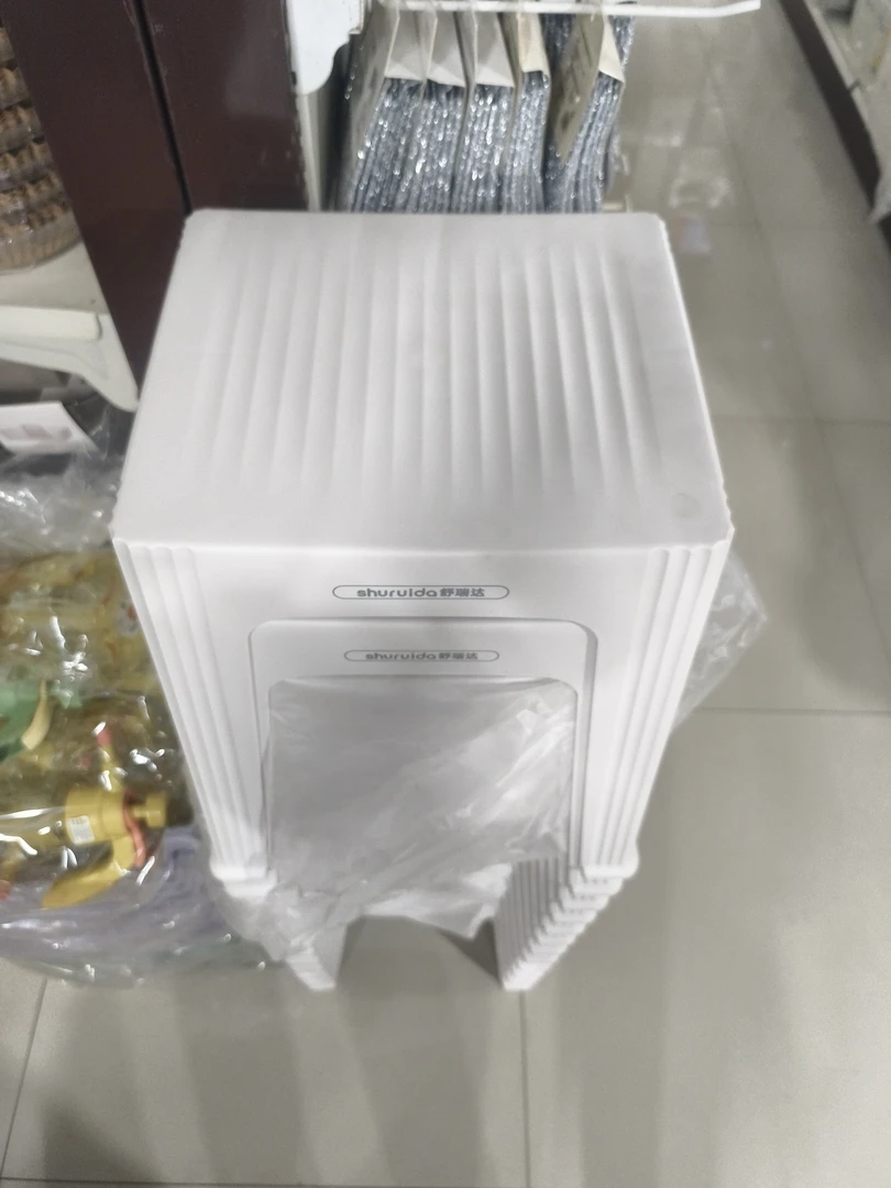 舒瑞达餐桌高凳子