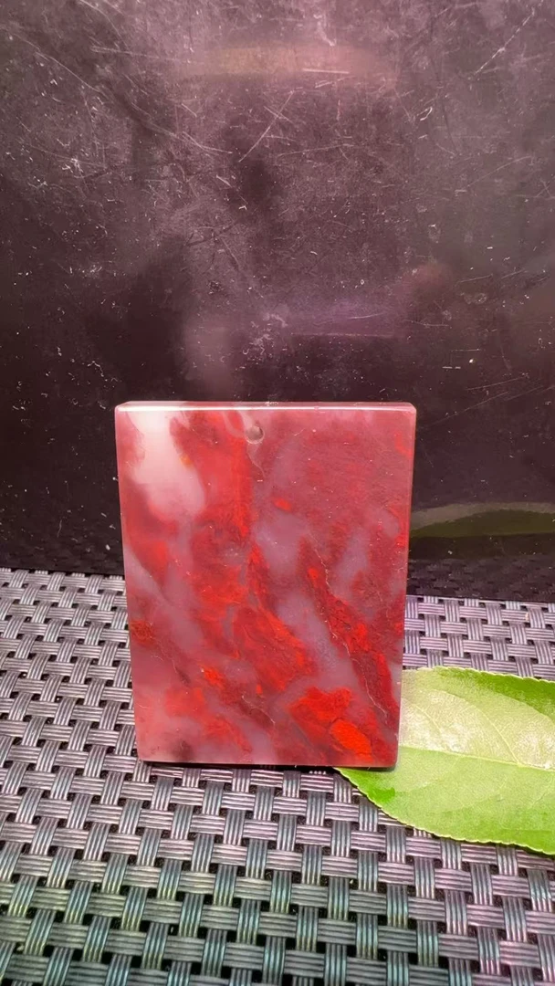 桂林鸡血玉上朗料平安无事牌寓意美好 尺寸59.5x43.5x8.2