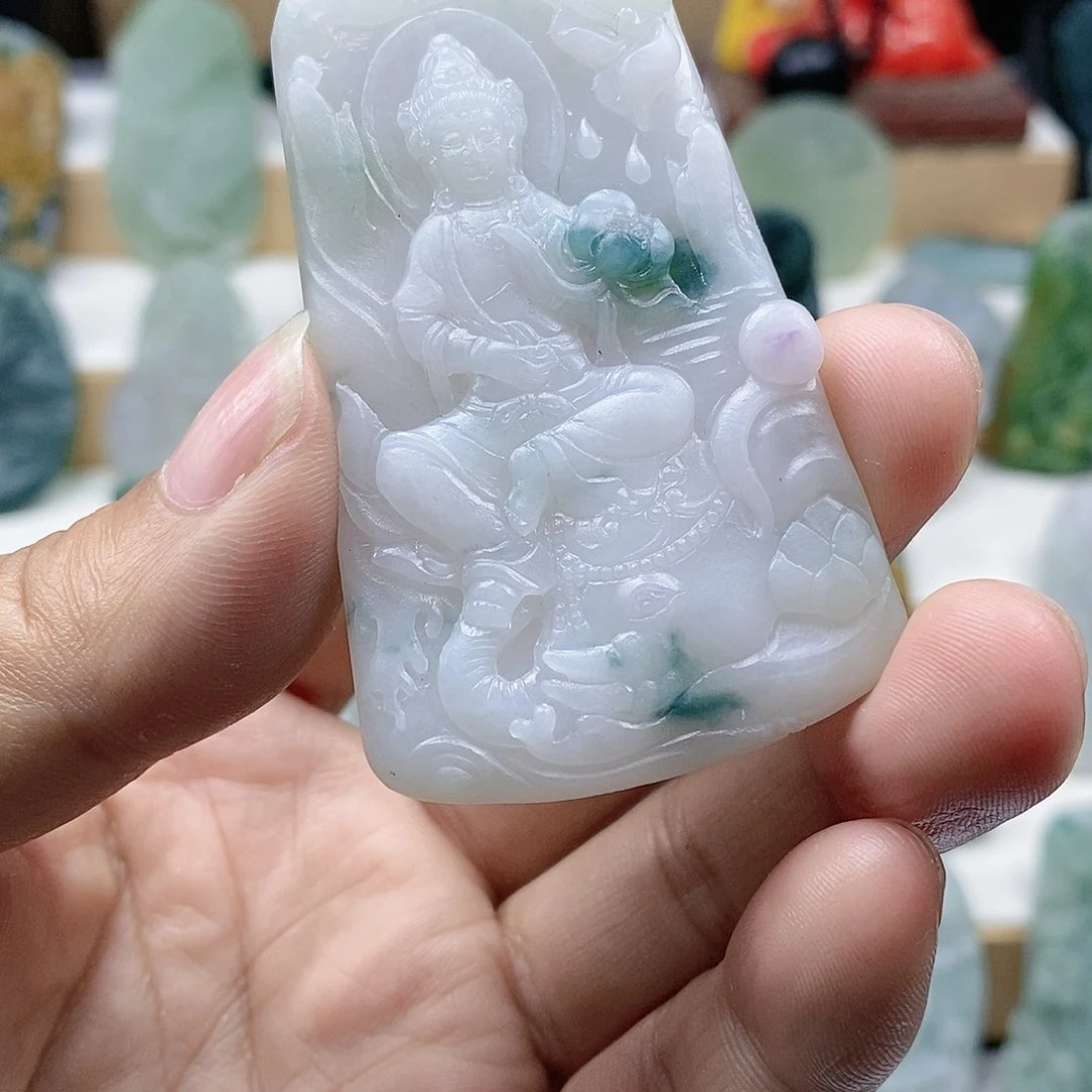 翡翠颈饰未镶嵌翡翠