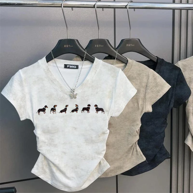 2025夏季新款扎染印花V领T恤短袖女褶皱收腰显瘦少女风时尚打底衫