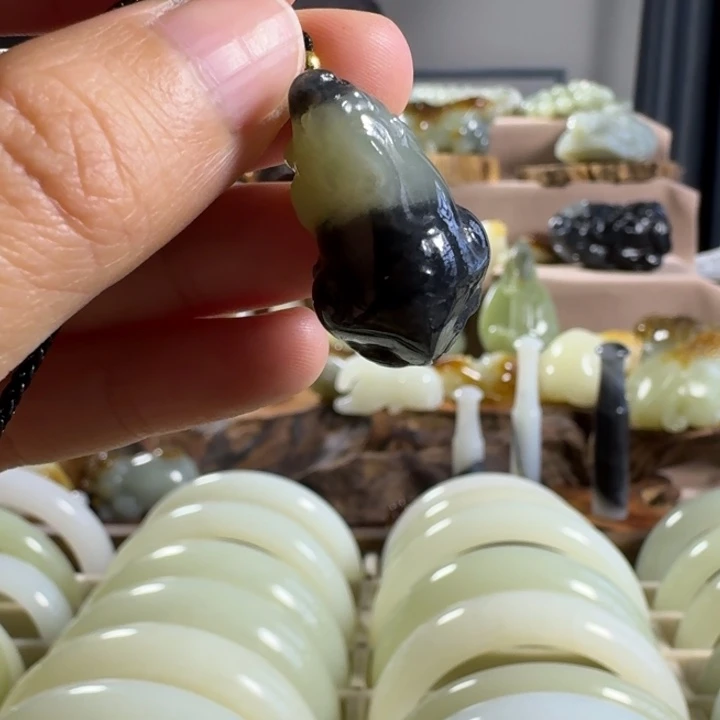 和田玉（糖玉）未镶嵌挂件