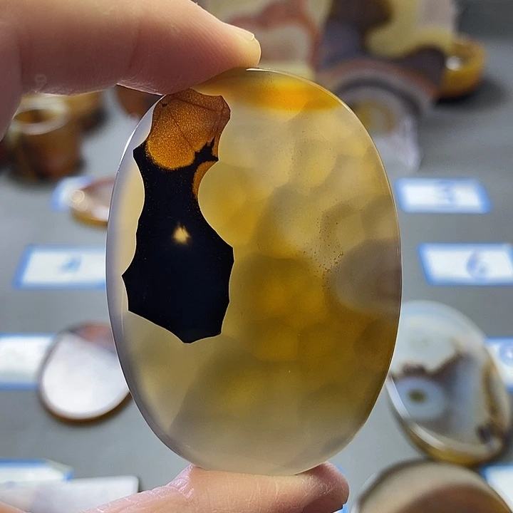 玛瑙/玉髓未镶嵌珠宝半成品60