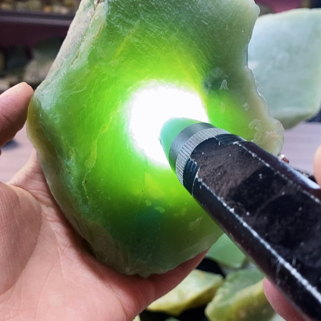 蛇纹石玉未镶嵌岫玉原石蛇纹石玉