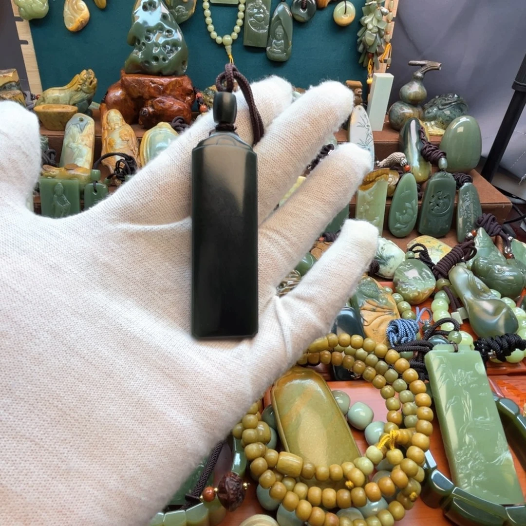 岫岩老玉（透闪石质玉）未镶嵌颈饰