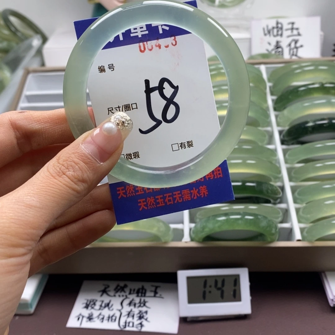 蛇纹石玉手镯未镶嵌