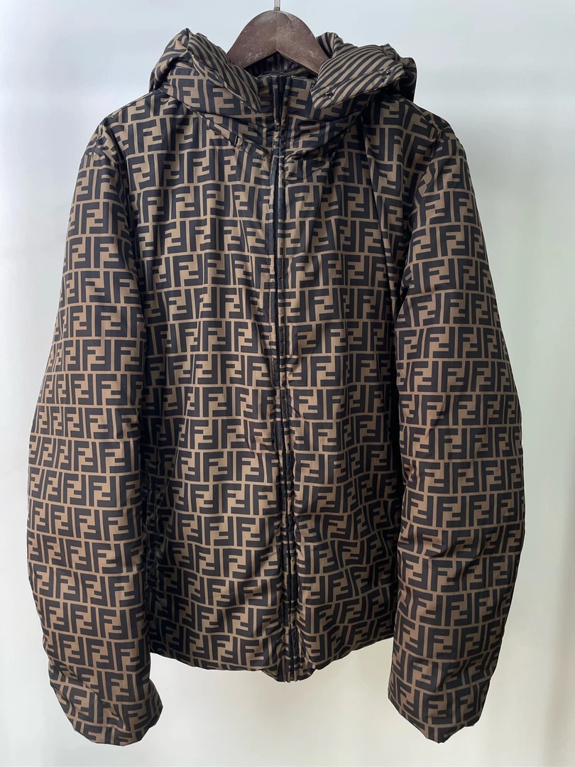 全新未使用 FENDI/芬迪 满印双面穿羽绒服/52码/2533110
