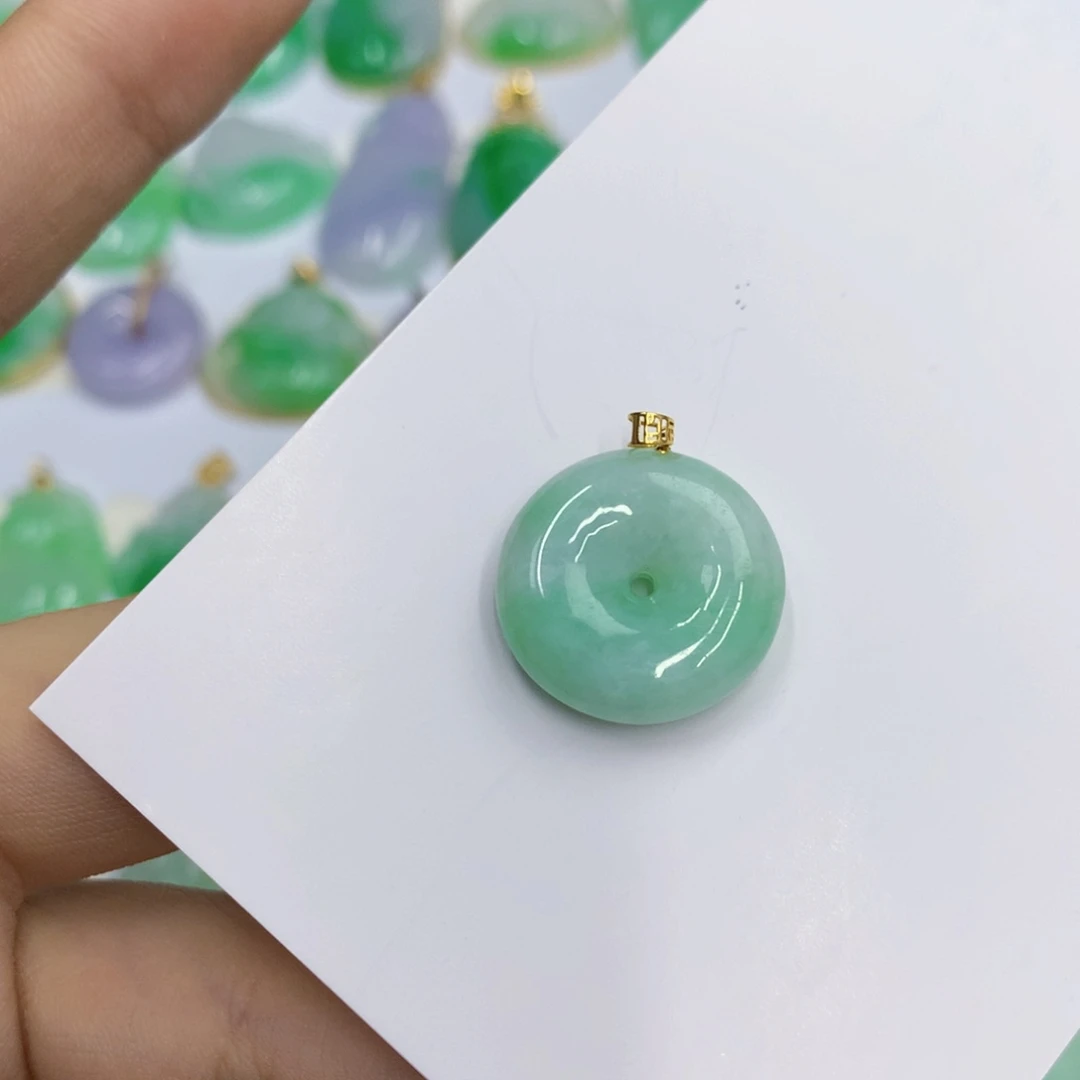 翡翠18K金镶嵌颈饰翡翠