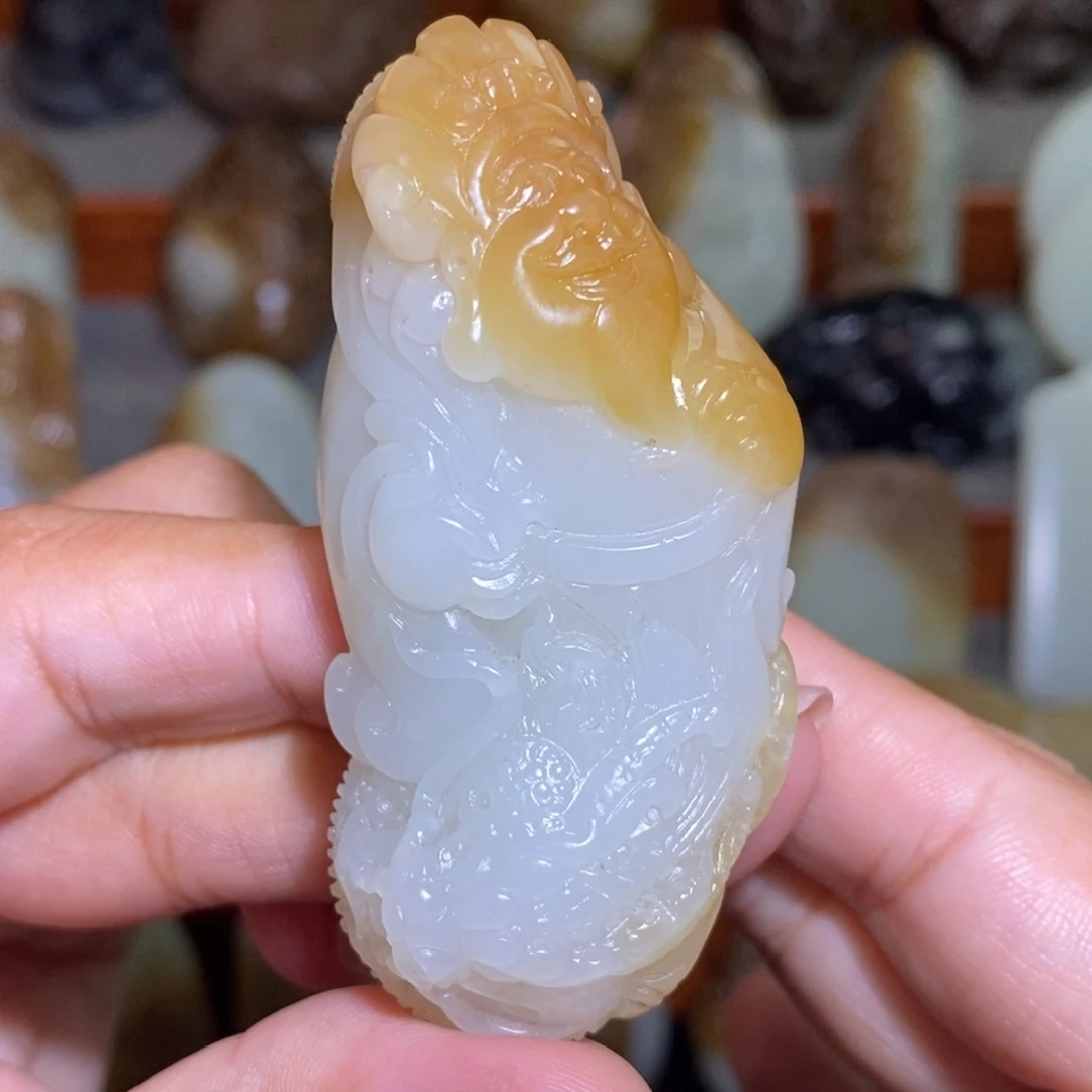 颈饰未镶嵌和田玉（糖玉）財爷爷