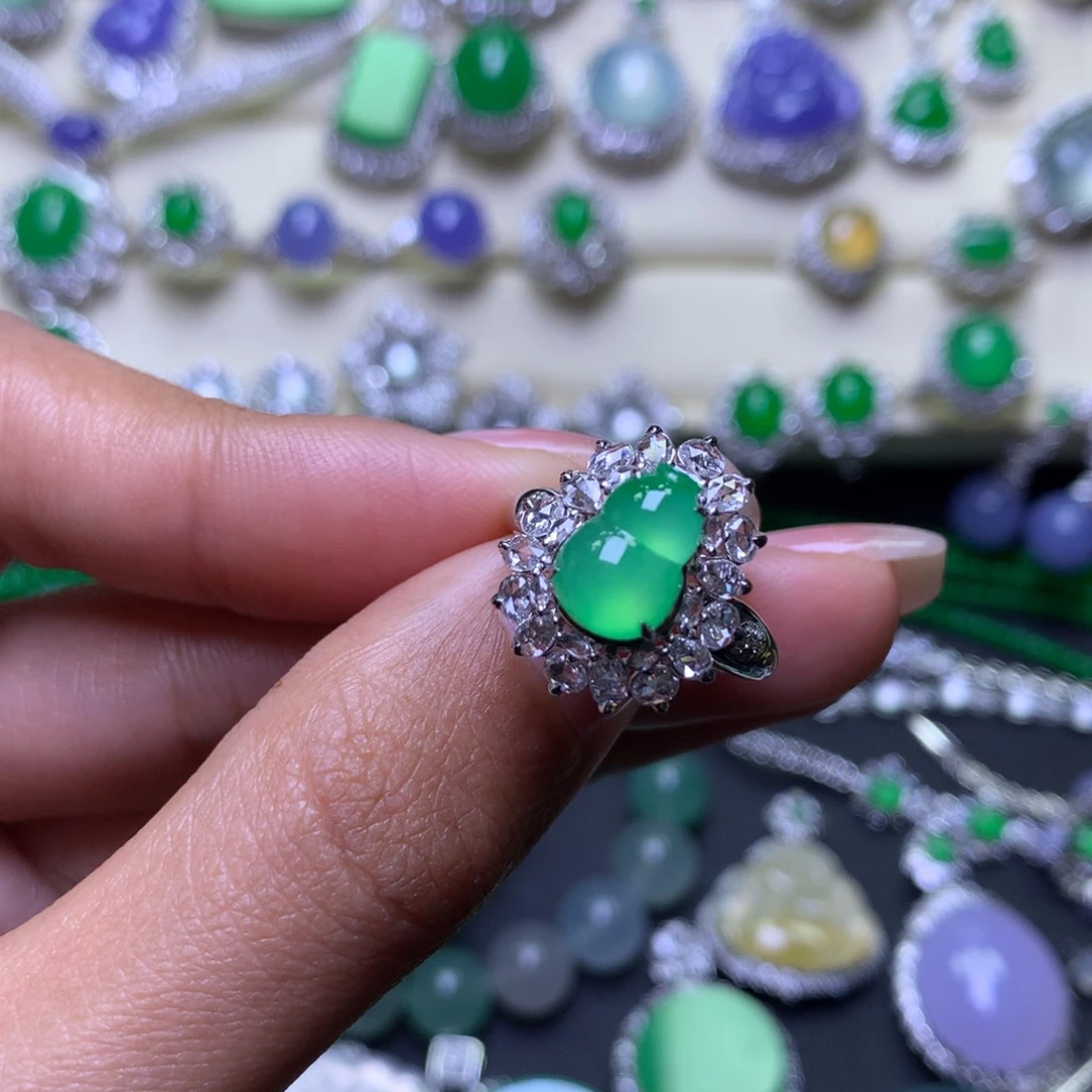 18K金镶嵌戒指翡翠