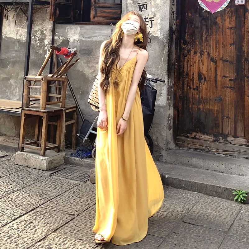 3521海边度假黄色吊带连衣裙子女夏季2025新款小个子气质收腰长裙