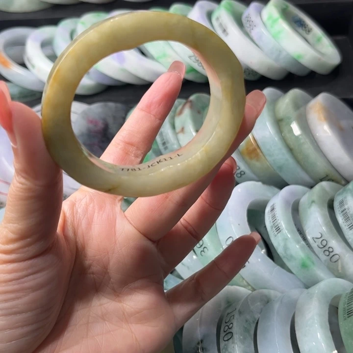 定制翡翠未镶嵌手镯