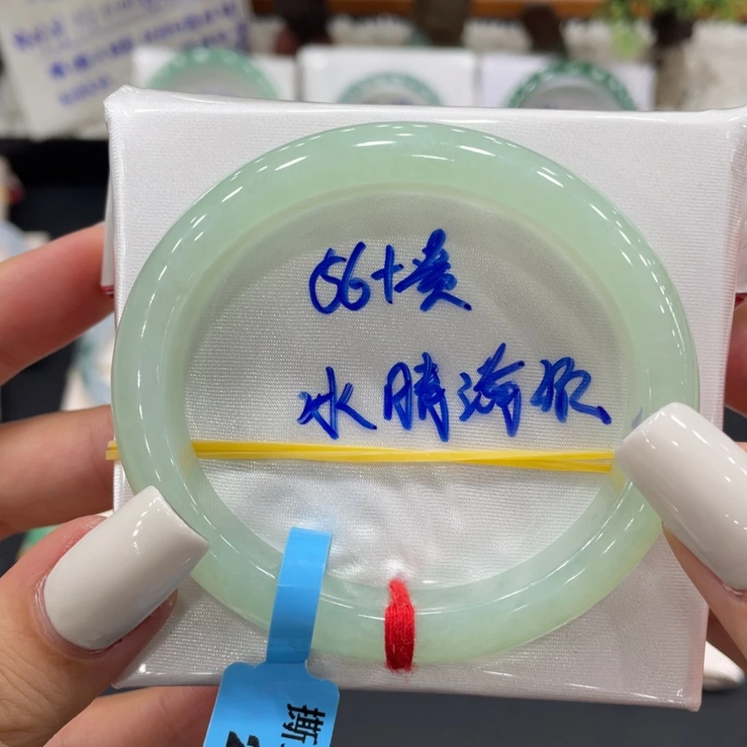 未镶嵌手镯（贵妃镯）翡翠缅甸翡翠手镯