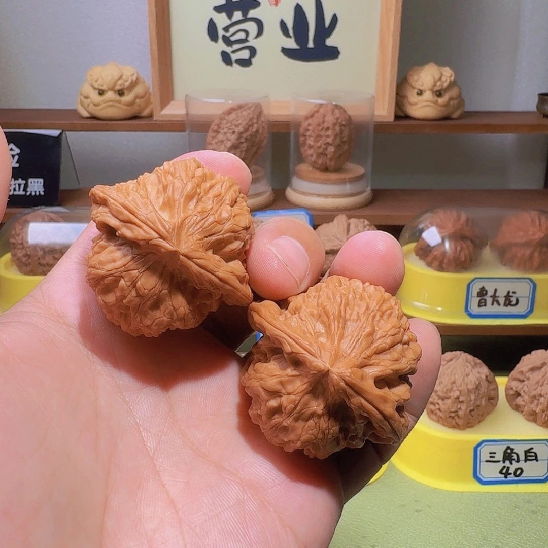 桃核吊坠全品45红狮子