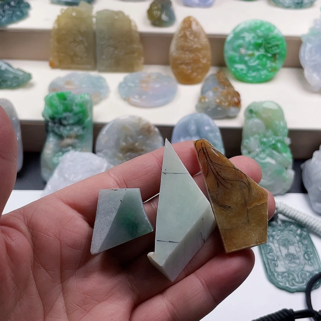 颈饰未镶嵌翡翠天然缅甸翡翠片料