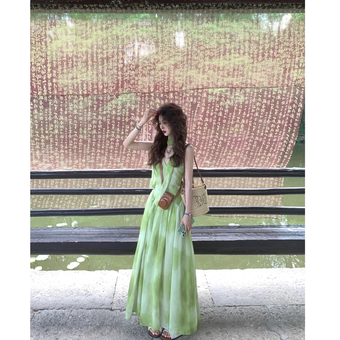 多巴胺小个子气质吊带连衣裙新款今年流行高级感绿色晕染漂亮长裙