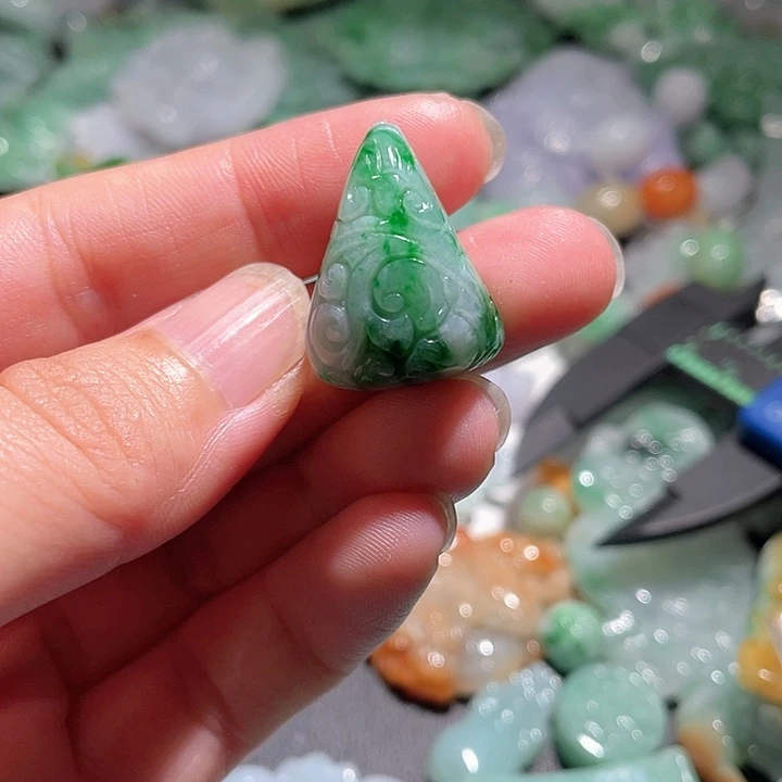 颈饰未镶嵌翡翠天