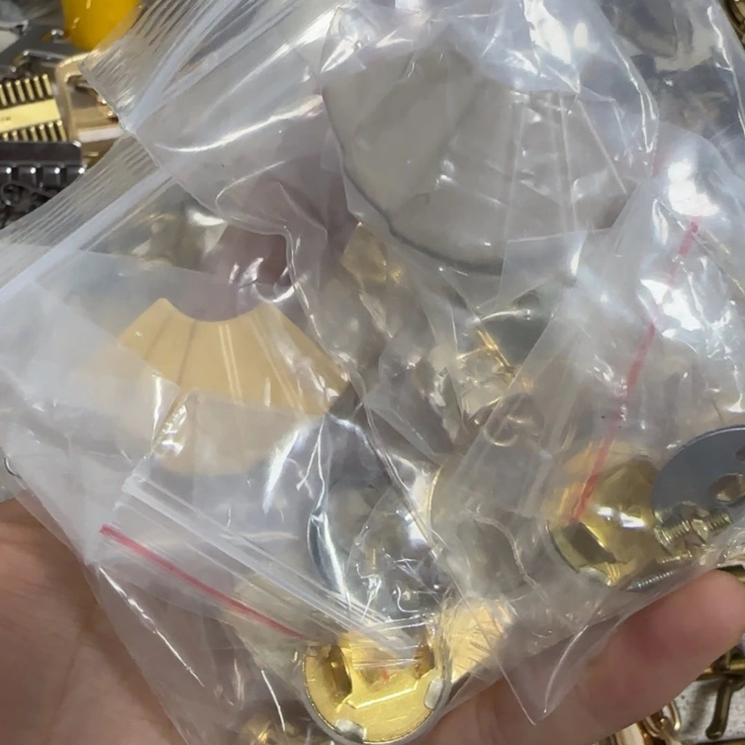 磁吸包锁黄棕15元2个