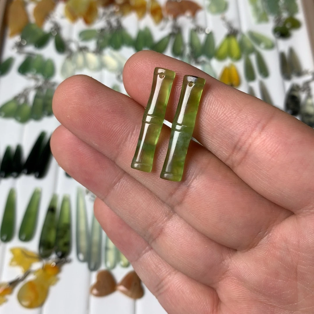 蛇纹石玉耳饰未镶嵌