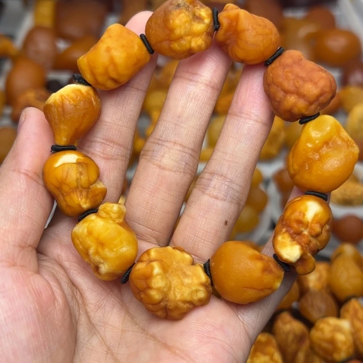 琥珀未镶嵌颈饰天然蜜蜡