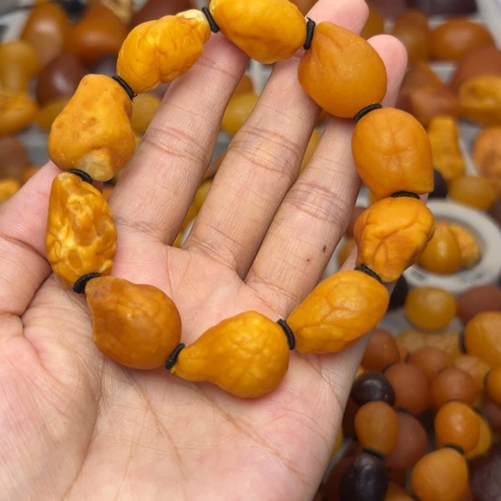 琥珀未镶嵌颈饰天然蜜蜡