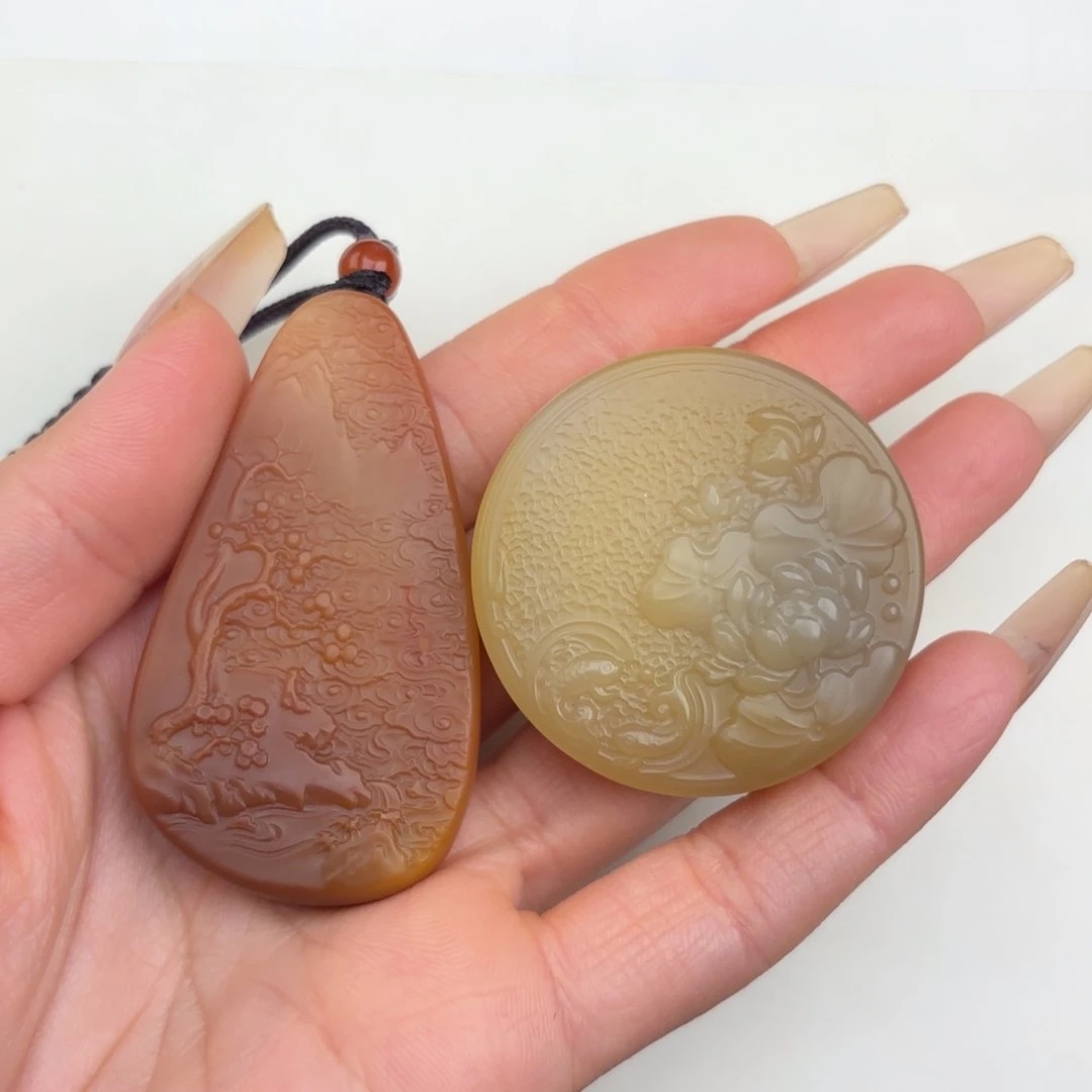 酷***的石英质玉未镶嵌黄蜡石挂件