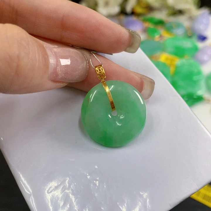 翡翠18K金镶嵌颈饰