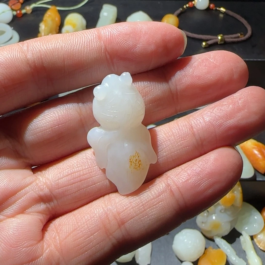 和田玉未镶嵌颈饰山**夫