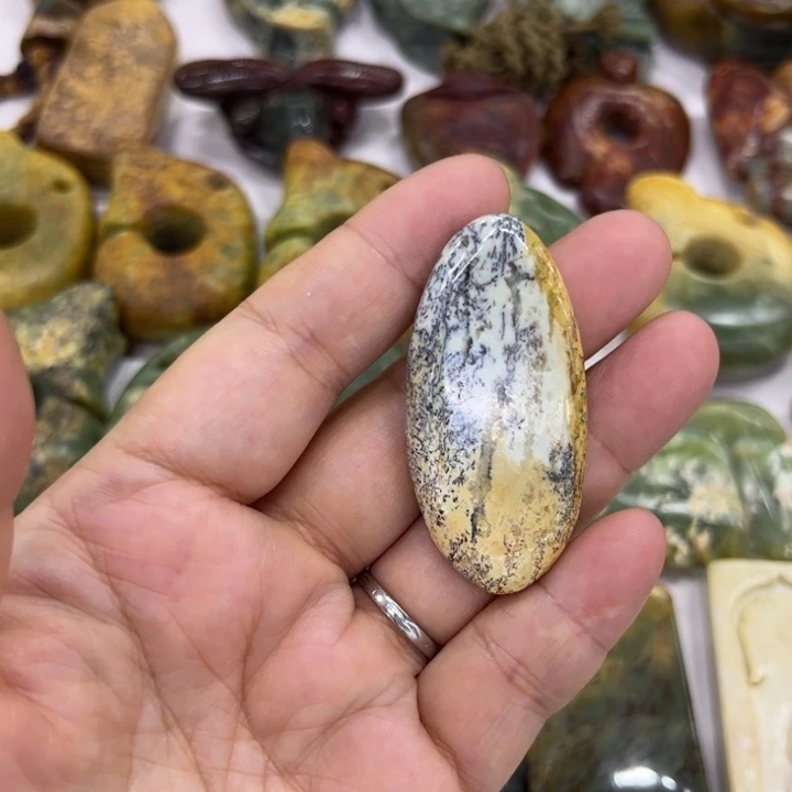 岫岩河磨玉（透闪石质玉）未镶嵌珠宝奇石