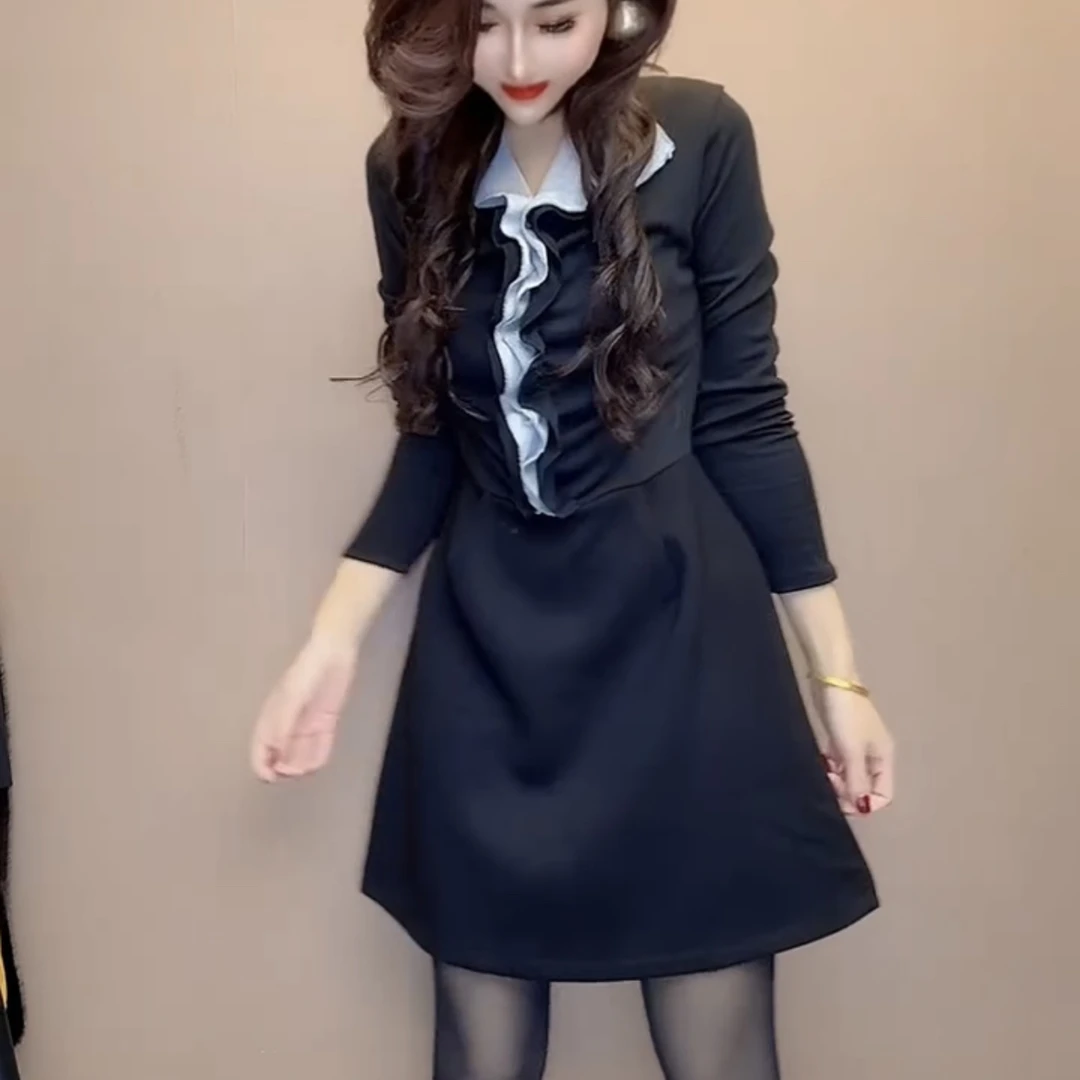 洋气减龄撞色拼接翻领长袖休闲连衣裙秋冬新款