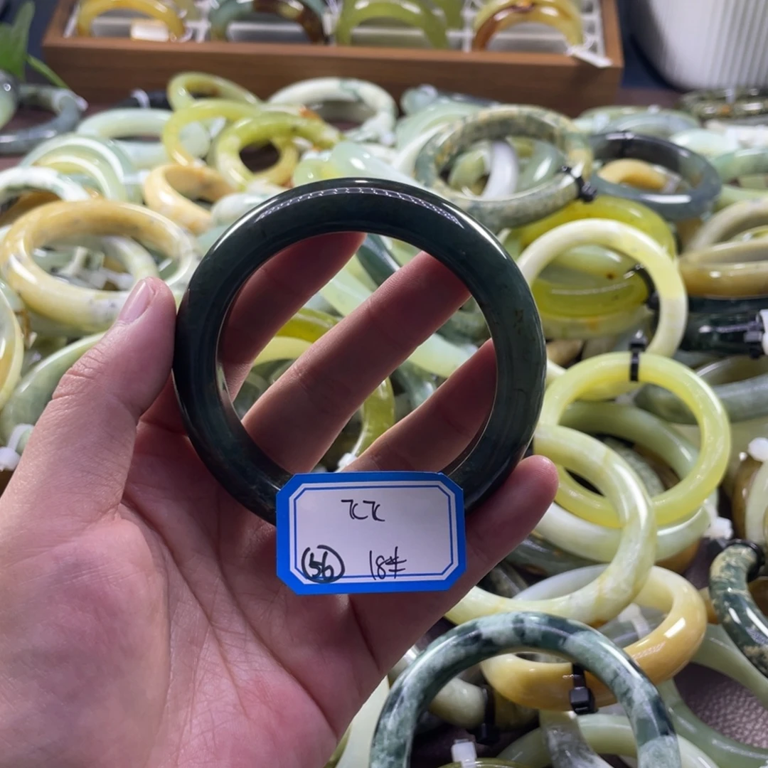 飞***飞蛇纹石玉未镶嵌手镯