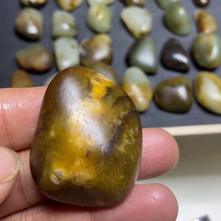 名***剑和田玉（糖玉）未镶嵌珠宝奇石