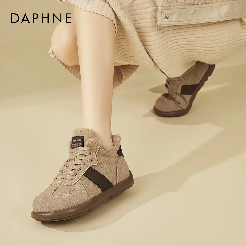 达芙妮平底高帮板鞋冬季2025新款加绒雪地靴休闲棉鞋运动德训女鞋