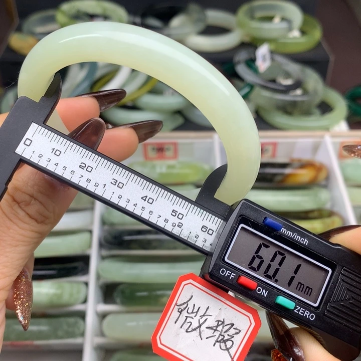蛇纹石玉未镶嵌手镯522